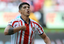 Alan Pulido afirma que prefiere quedarse con Chivas