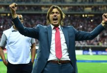 Almeyda pudo cambiar el color de la rayas.